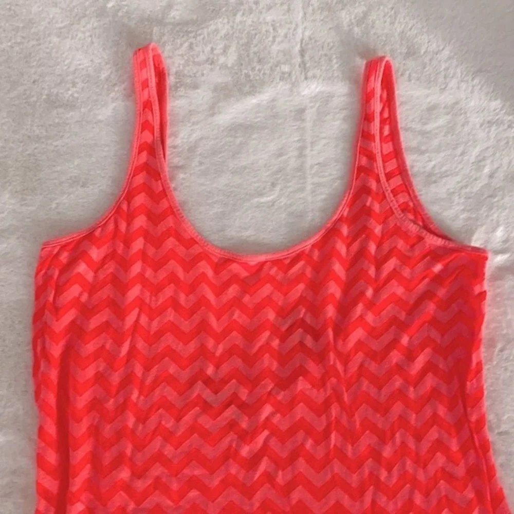 VS PINK- Chevron Print Scoop Back Tank Top EUC